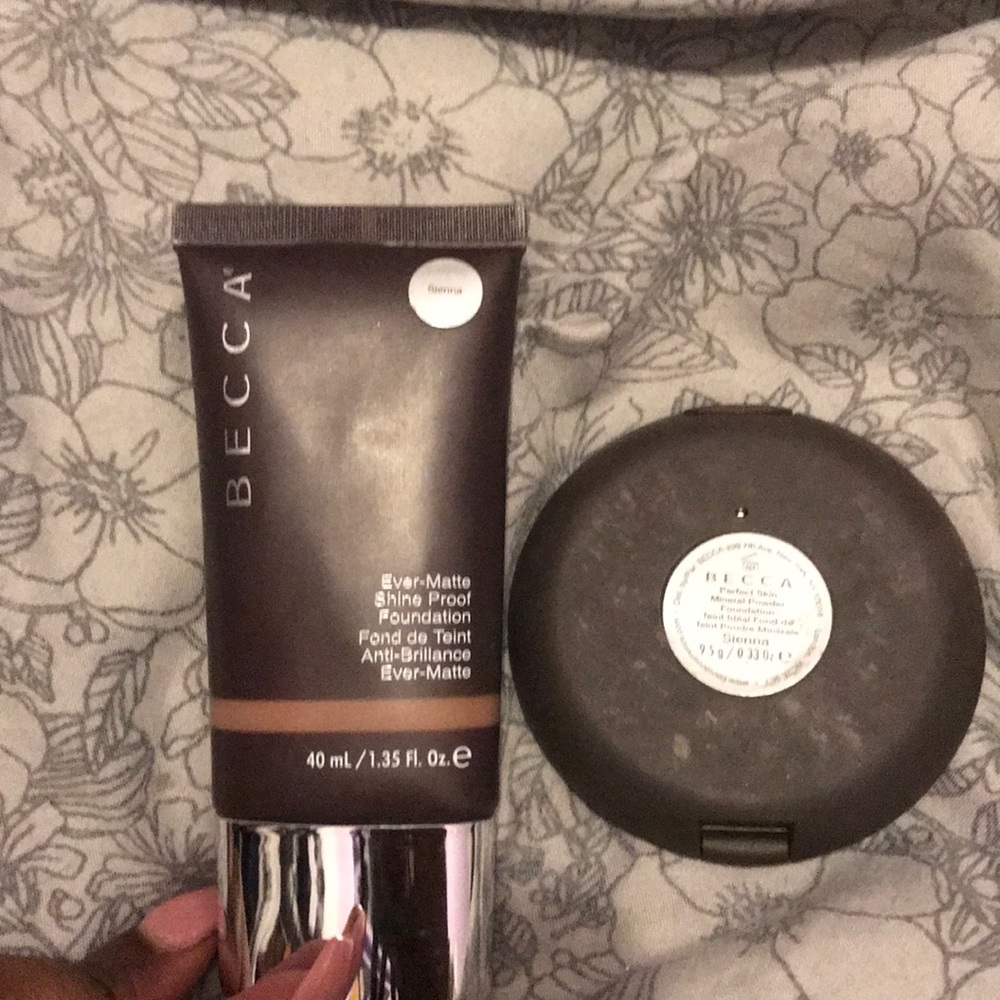 Becca foundation and powder bundle